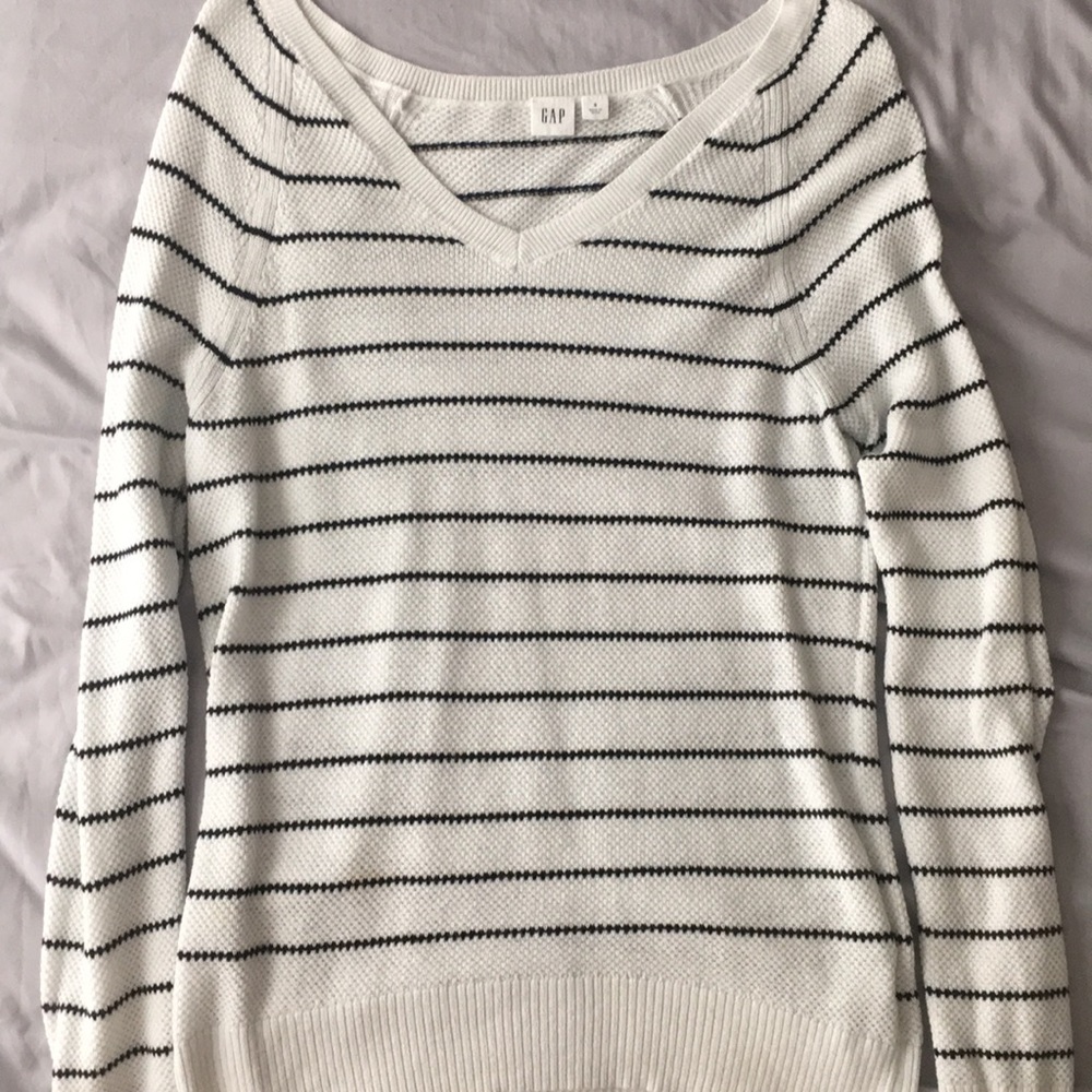GAP Long Sleeves Sweater Small